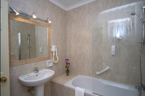 Koupelna v ubytování Soreda Hotel
