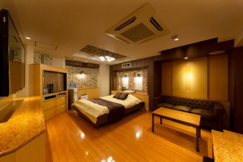 Ένα ή περισσότερα κρεβάτια σε δωμάτιο στο Hotel Luna Ikeda (Adult Only)