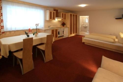 Posezení v ubytování Apart la Montagnia