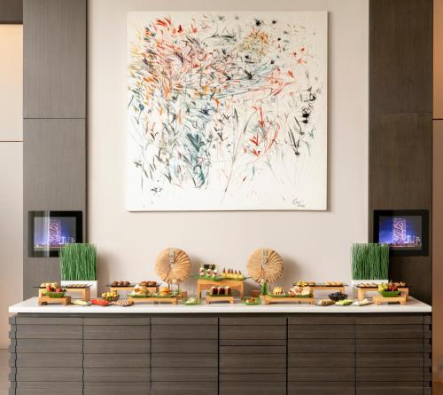 Makanan di atau berdekatan hotel