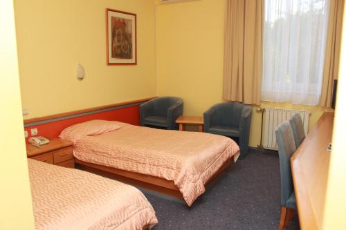 Tempat tidur dalam kamar di Hotel Prezident