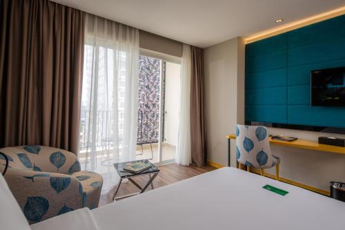 Postel nebo postele na pokoji v ubytování Quinter Central Nha Trang