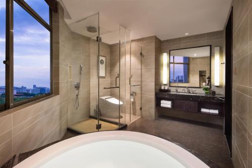 A bathroom at Yiwu Kasion Purey Hotel