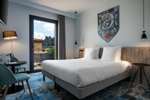 Postel nebo postele na pokoji v ubytování SOWELL HOTELS Les Chevaliers