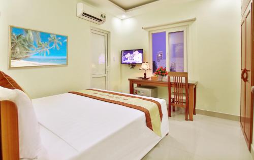 Giường trong phòng chung tại Sen Vang Hotel