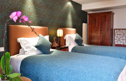 Un ou plusieurs lits dans un hébergement de l'établissement Jingshan Garden Hotel