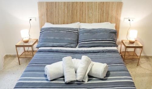 a large bed with three pillows on top of it at Paseos por Córdoba in Córdoba