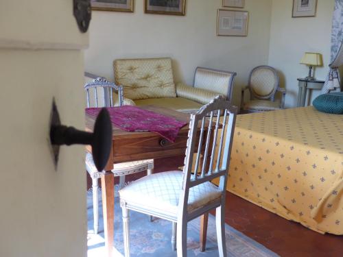a dining room with a table and chairs and a table and a tableablish at Château du Grand Jardin in Valensole