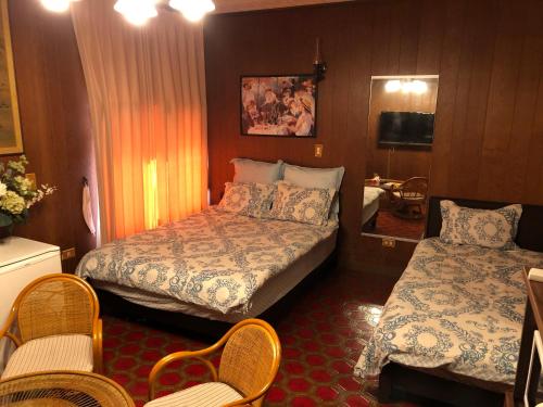 เตียงในห้องที่ Shirahama Hotel