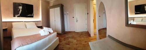 a bedroom with a bed with two stuffed animals on it at Hotel Locanda Dolce Vita in San Donà di Piave