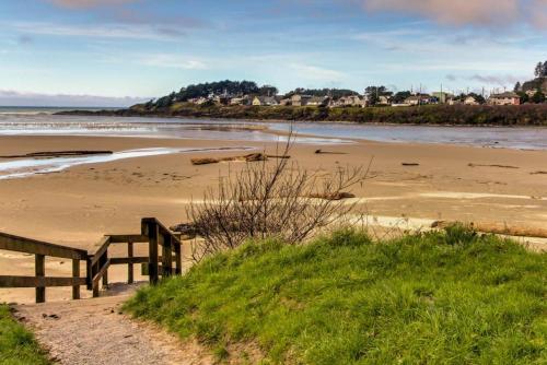 Gallery image of Ocean Cove Inn in Yachats