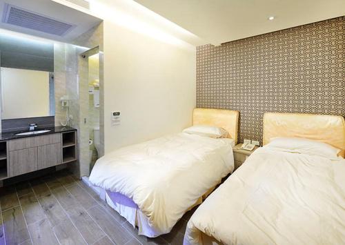 Tempat tidur dalam kamar di 德瑞旅店Direct Hotel