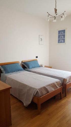 Een bed of bedden in een kamer bij Via Monte Grappa,63 Alloggio Silenzioso a Barbisano