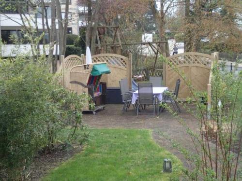 シャルボイツにあるHaus Biebersteinの庭園(テーブル、椅子付)