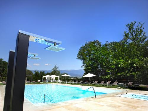 a swimming pool with a basketball hoop at Relais Le Betulle in Conegliano