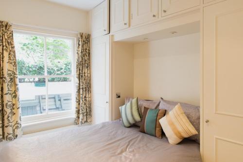 Ένα ή περισσότερα κρεβάτια σε δωμάτιο στο Large 2 Bedroom 2 Bathroom Apartment in Westminster