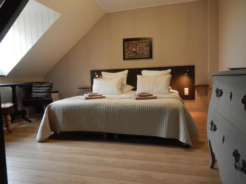 A bed or beds in a room at B&B De Passant