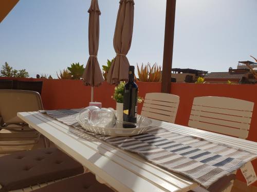 Terrazas del Duque 2, terrace, sea view, only 300 m to beach, heated pool, wifi internet, dishwasher, washing machine