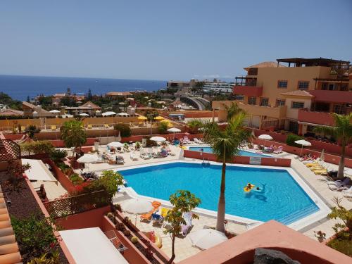 Terrazas del Duque 2, terrace, sea view, only 300 m to beach, heated pool, wifi internet, dishwasher, washing machine