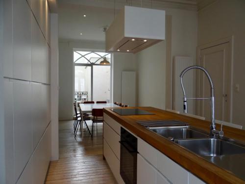 Dapur atau dapur kecil di Uniek Art Deco Herenhuis