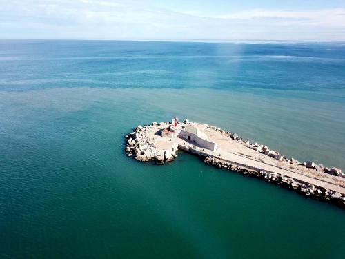 an island in the middle of the water at b&b Tosches in Barletta