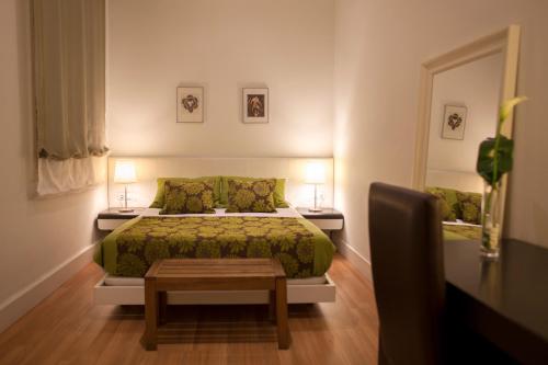 a bedroom with a bed and a table and two lamps at Hostal Goya in Barcelona