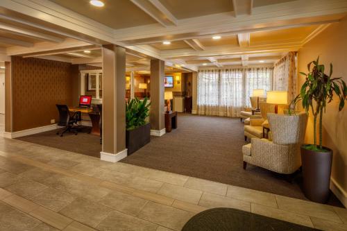 a lobby of a hotel with chairs and a desk at Red Lion Hotel Bellevue in Bellevue