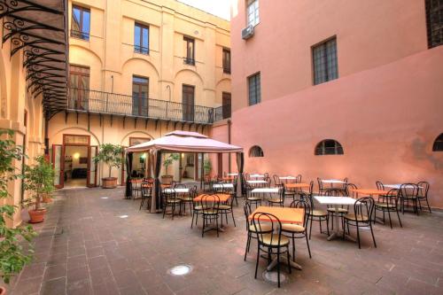 Restoran atau tempat lain untuk makan di Hostel Marina