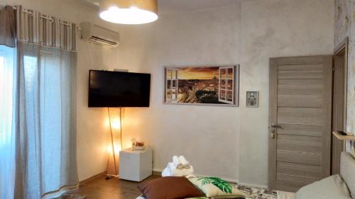 A television and/or entertainment centre at San Pietro Shabby Chic Apartment