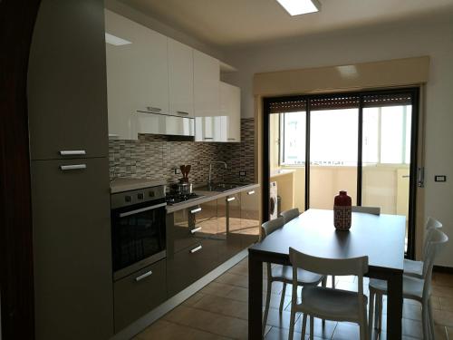 A kitchen or kitchenette at dreams on the sea