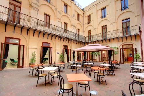 Restoran atau tempat lain untuk makan di Hostel Marina