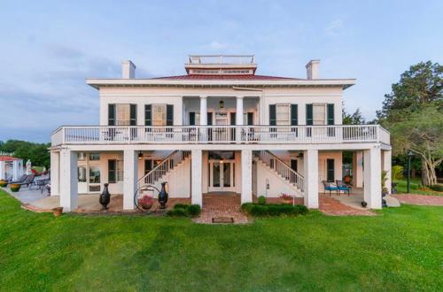 Το κτήριο όπου στεγάζεται  το bed & breakfast