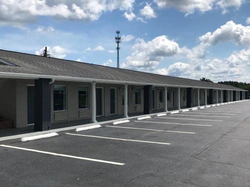 an empty parking lot in front of a building at Rodeway Inn South in Calhoun