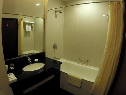 Kylpyhuone majoituspaikassa Imperial Palace Hotel