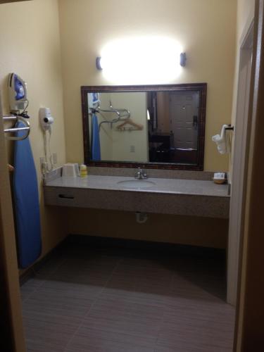 Ένα μπάνιο στο Executive Inn