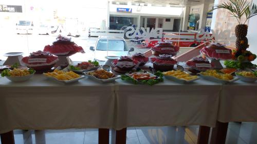 Makanan di atau berdekatan hotel