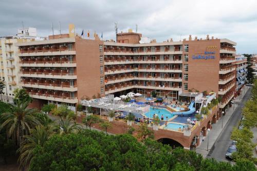 a hotel with a swimming pool and a resort at Hotel La Rápita in Sant Carles de la Ràpita