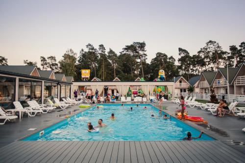 a group of people in a pool at a resort at Holiday Park & Resort Pobierowo - całodniowe animacje i podgrzewany basen w cenie in Pobierowo