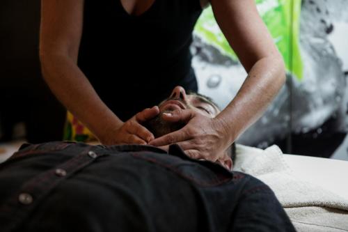 a man getting his hair cut at a barber shop at Logis LE RABELAIS Hôtel- Restaurant - SPA in Fontenay-le-Comte