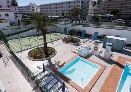 5 min walk from Yumbo 216