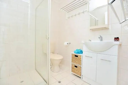 Smugglers Resort-Style Apartments no 9 picture