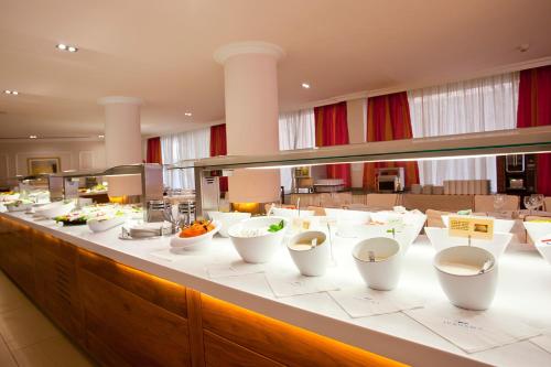 a restaurant with white bowls on a counter at Ipanema Park in El Arenal