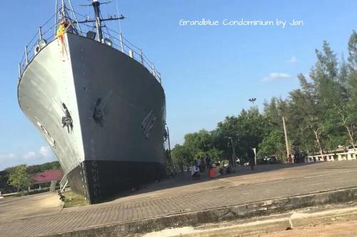 a large ship sitting on the side of a road at Grandblue 311 in Mae Pim