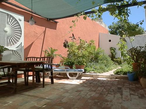 a patio with a table and chairs and a building at Tavira Townhome with private Garden in Tavira