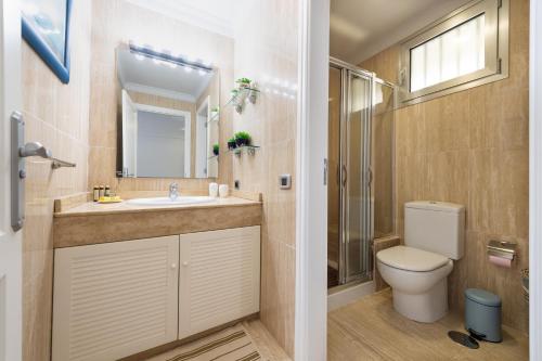 Ένα μπάνιο στο Deisy apartments 1G