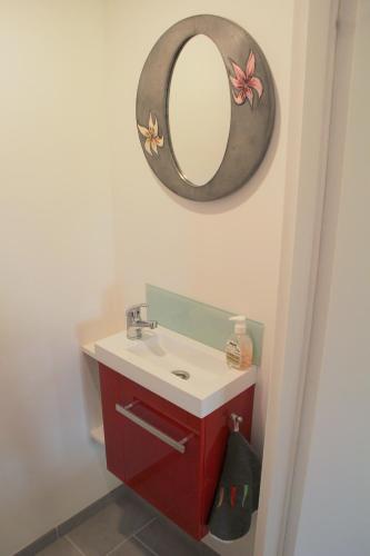 a bathroom with a sink and a mirror on the wall at "Belharra" Bayonne/Tarnos in Labenne