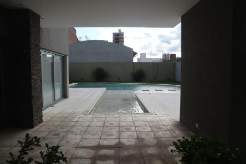 a swimming pool in the middle of a building at Departamento Villegas in Coronel Suárez