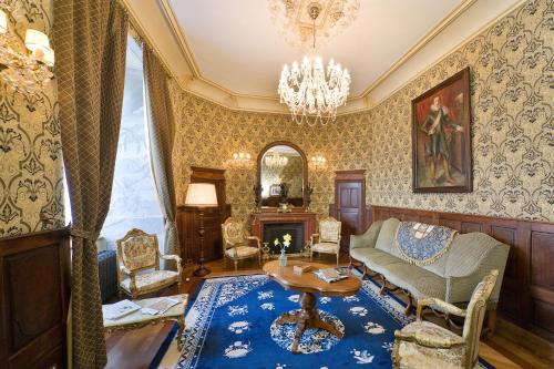 Ruang duduk di Chateau De Picomtal