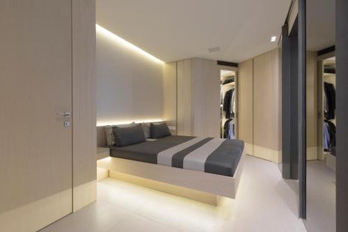 Posteľ alebo postele v izbe v ubytovaní Infinity Sea View Apartment