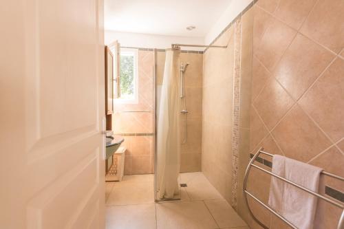 a bathroom with a shower and a shower curtain at Residence de tourisme Le clos des Vendanges in Moriani Plage